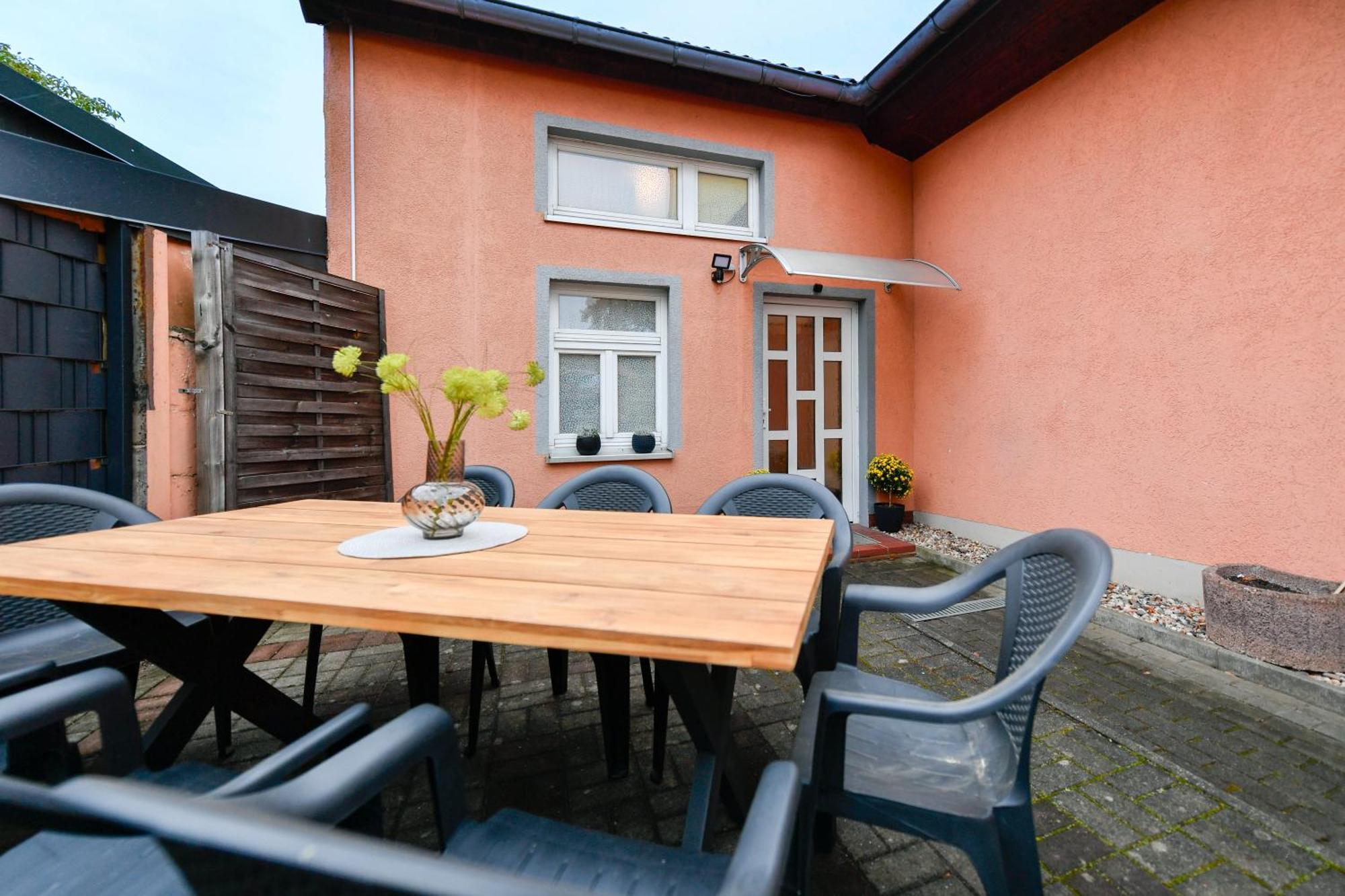 Grosses Spree Apartment, 3 Schlafzimmer Bis 10 Personen, 4X Kfz Parkplatz, Terrasse, Waschtrockner, Wlan, Netflix Cottbus Exteriör bild